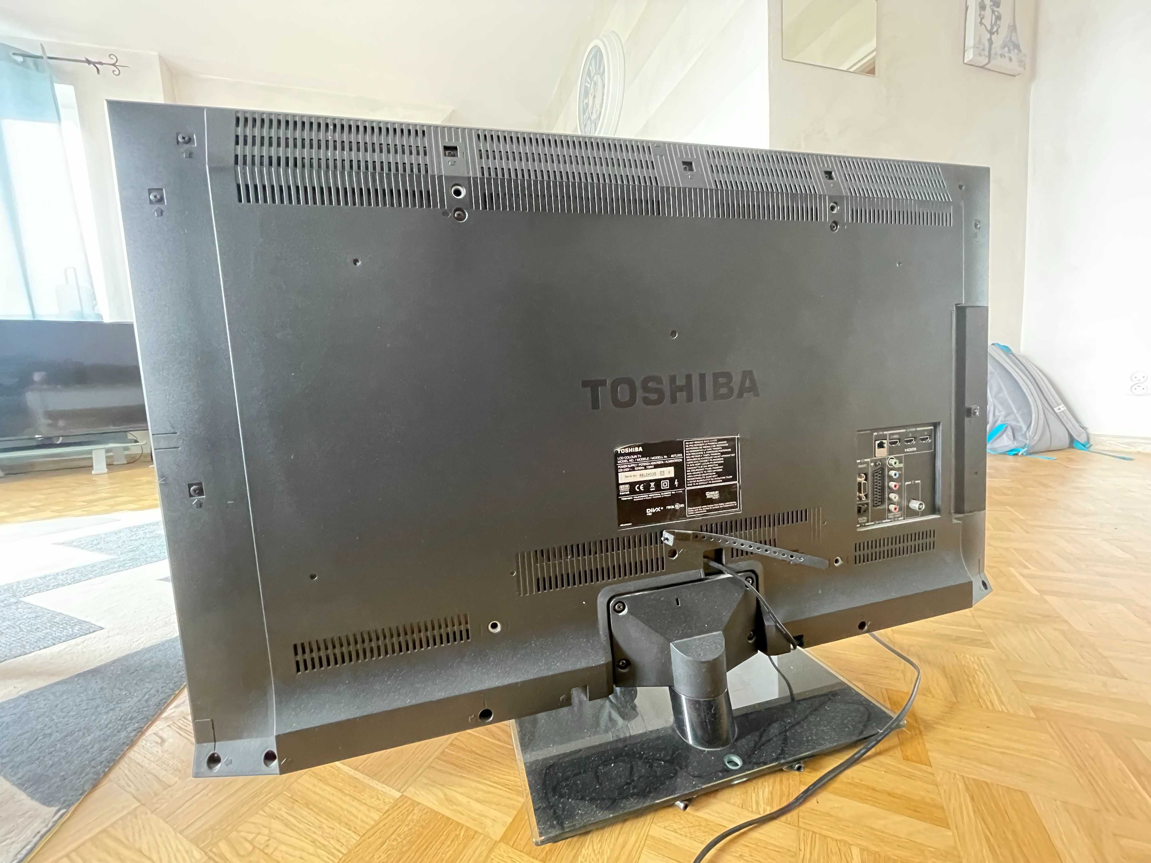 Telewizor Toshiba 32 Cale płaski LCD, stan wzorowy, dowóz w Toruniu