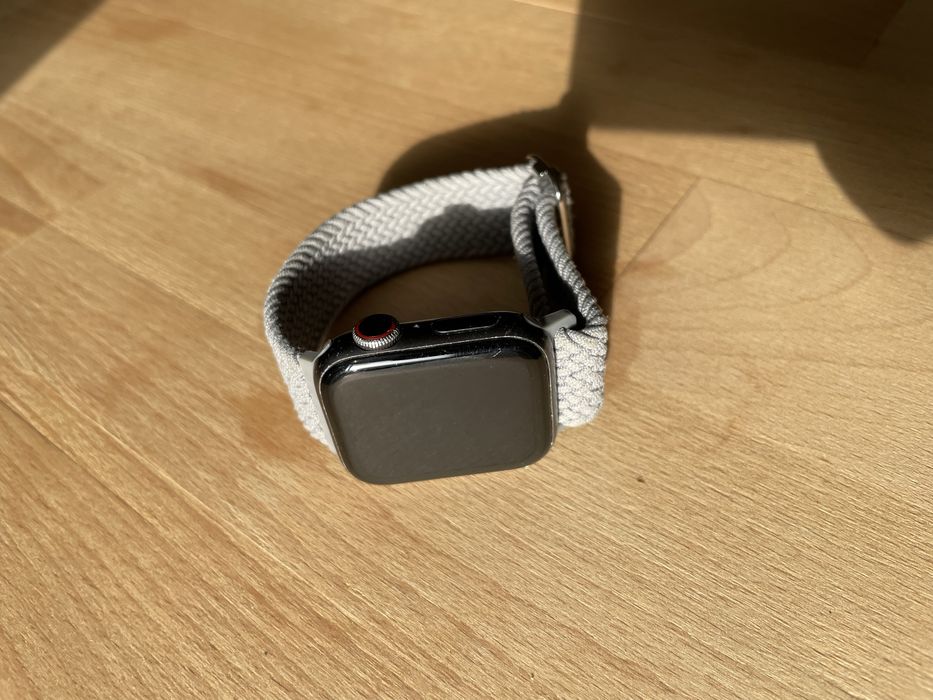Apple Watch Series 5 40mm GPS+LTE, Space Gray Aluminum Case