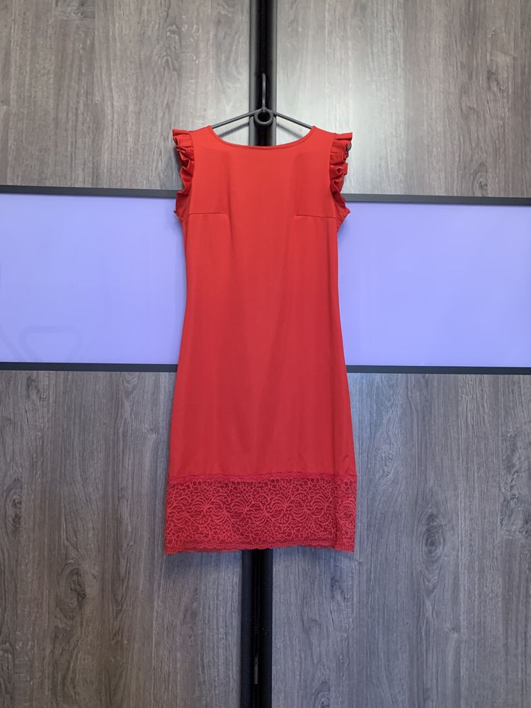 Красное платье с кружевным низом р S