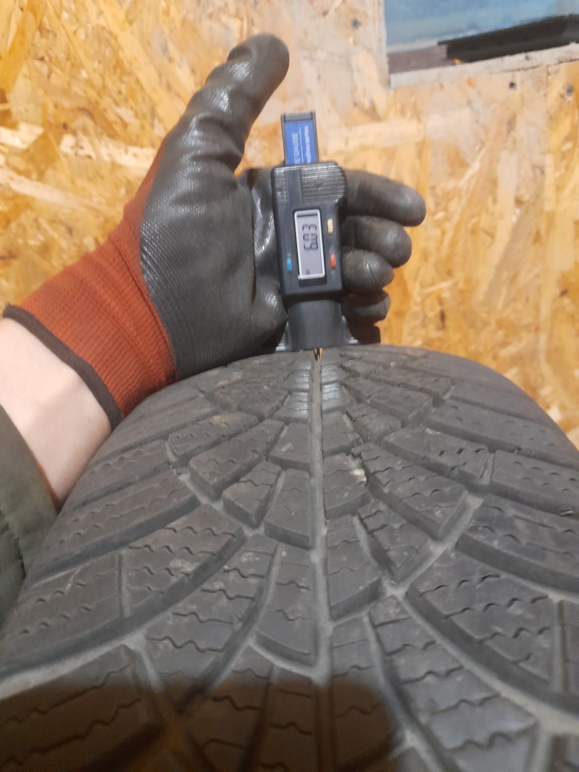 Шини Goodyear UltraGrip 9+ 185/60 R15 84T Б/У 6 мм