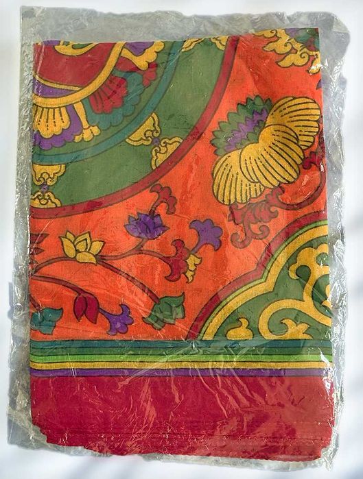 Echarpe de Pescoço Oriental, Nova