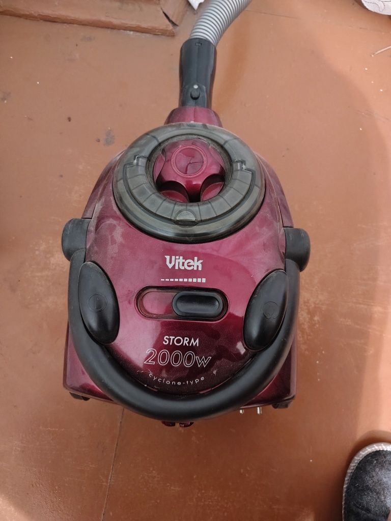 Продам пылесос Vitek 2000