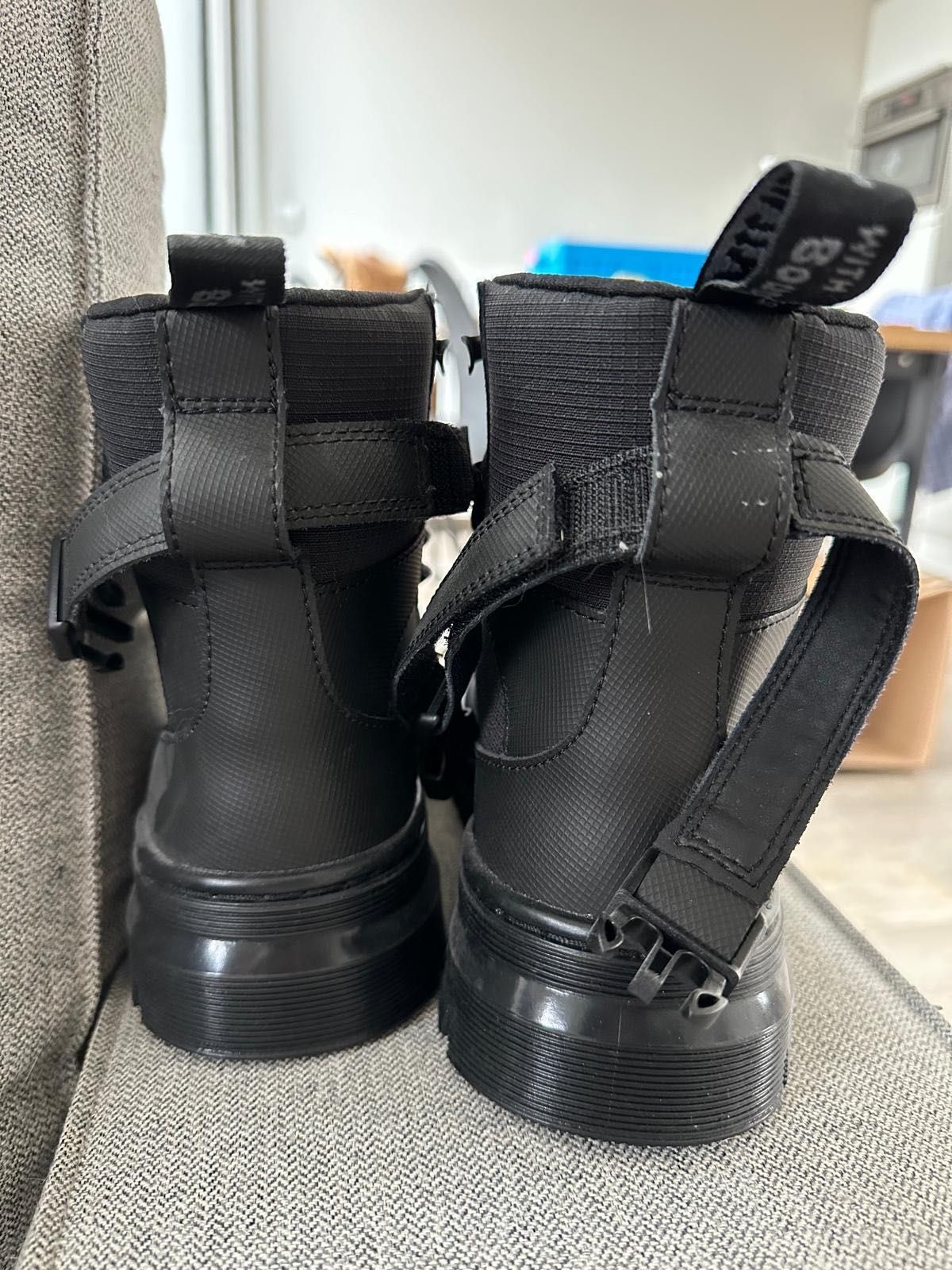 Vendo botas pretas da Dr. Martens