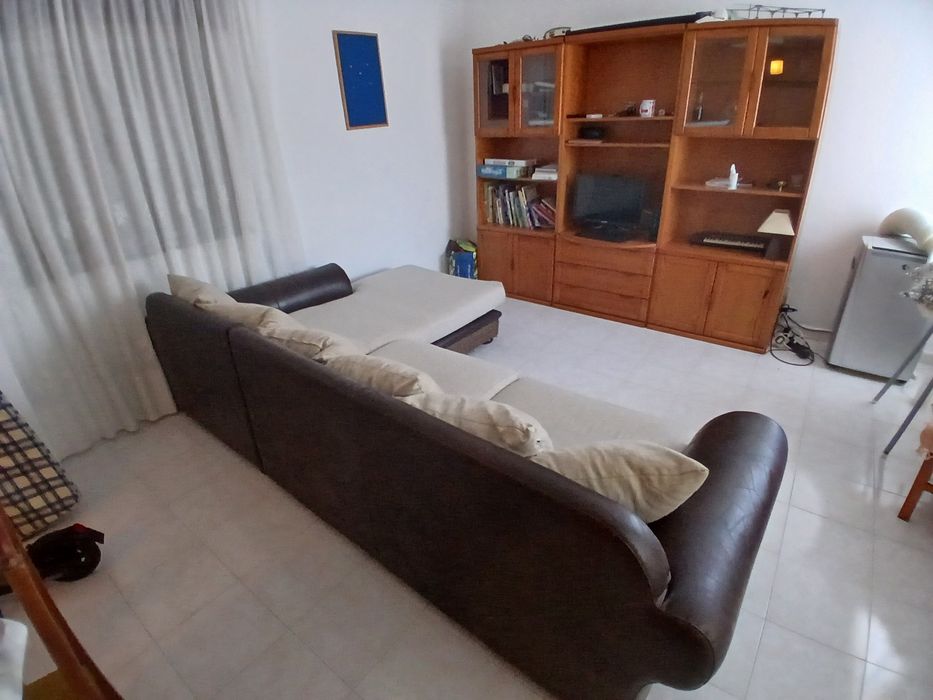 Sofá grande com chaise longue