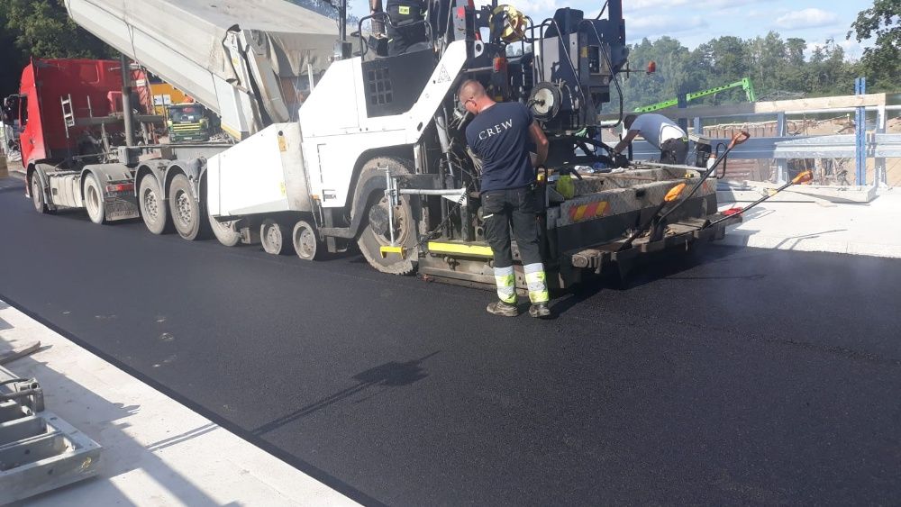 Układanie asfaltu budowa dróg parkingów asfaltowanie zalewanie spękań