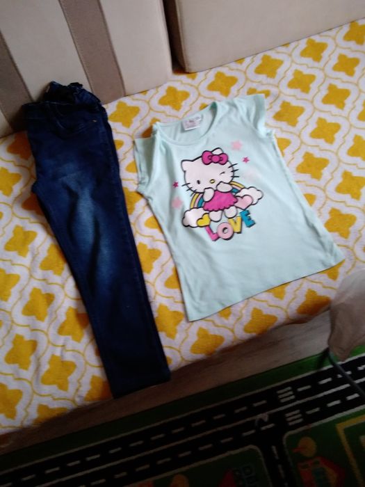 Zestaw ubranek dla dziewczynki 122 spodnie bluza Hello Kitty
