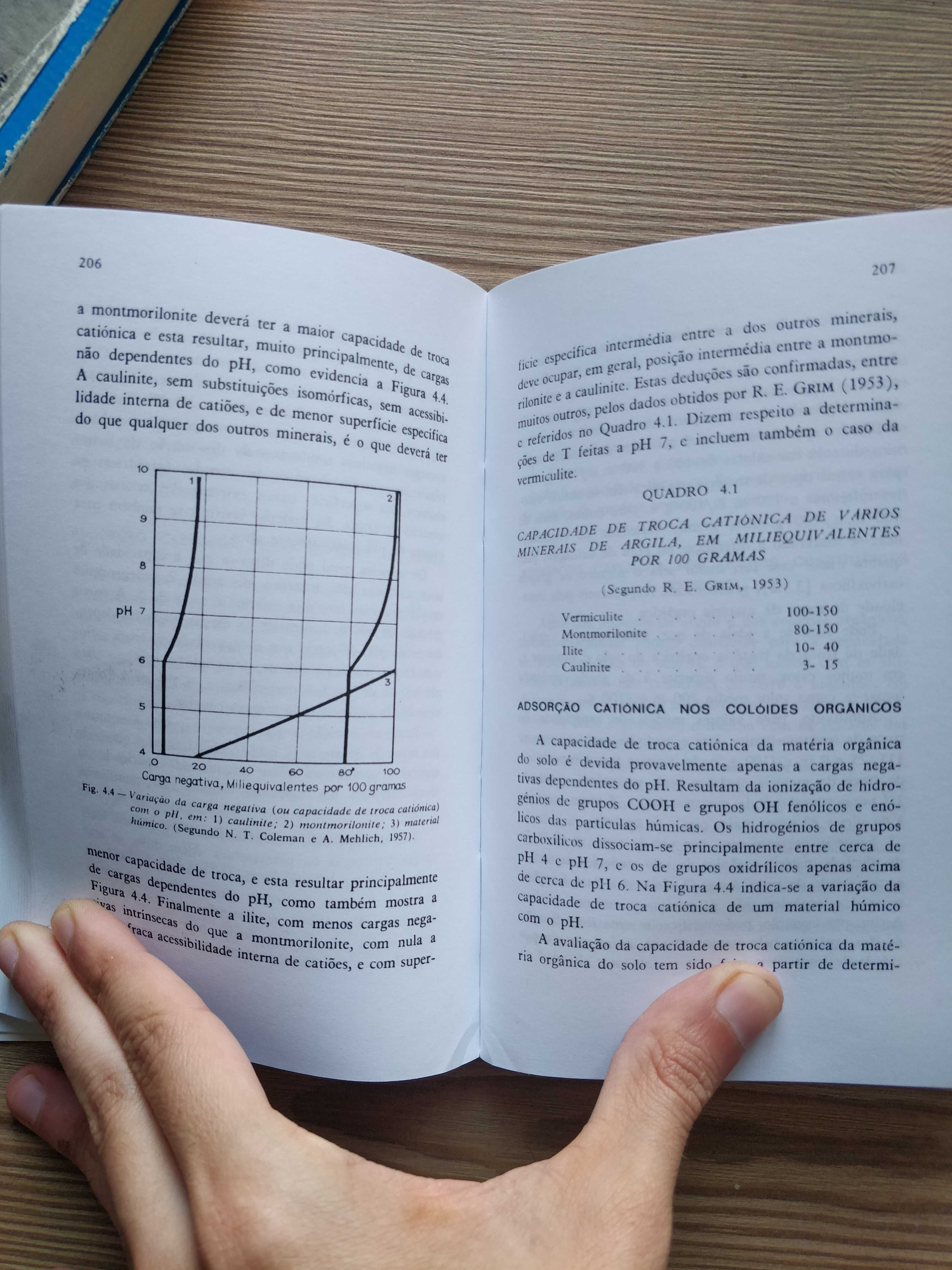 Livro Caracterização e constituição do solo, de Joaquim Costa.