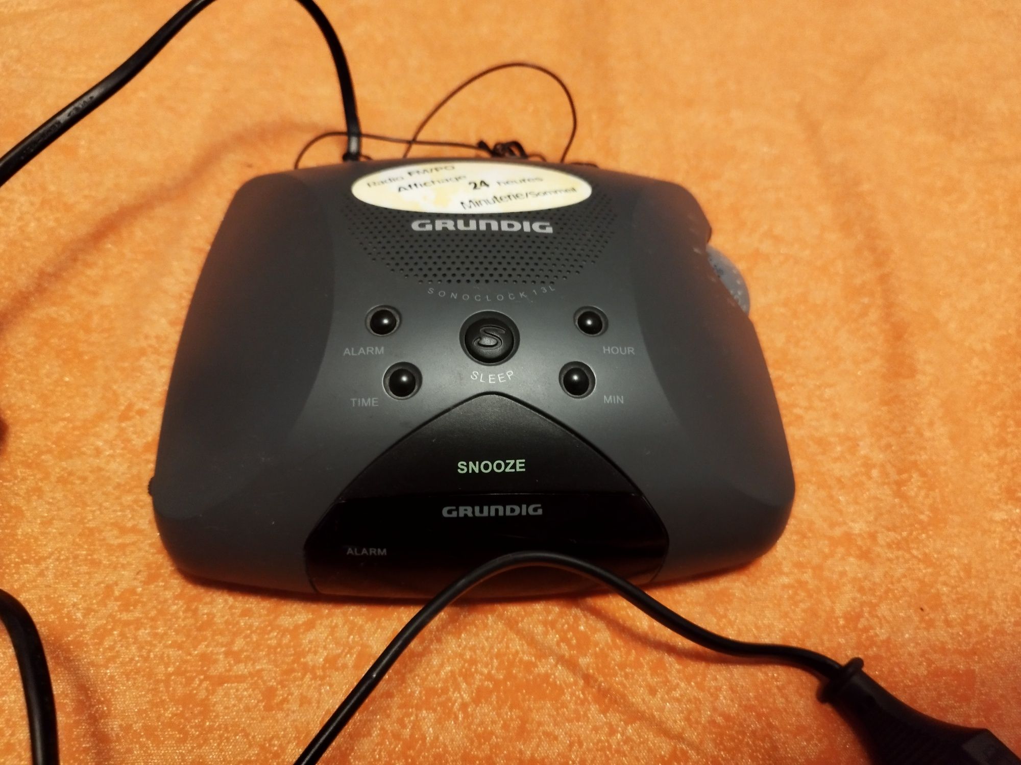 Radio z zegarem Grundig