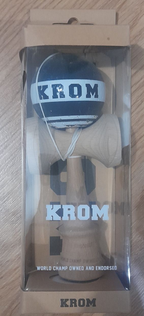 Kendama Krom Strogo black