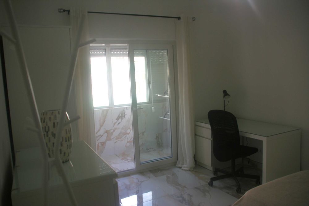 Aluguer de quarto a estudante ou professor