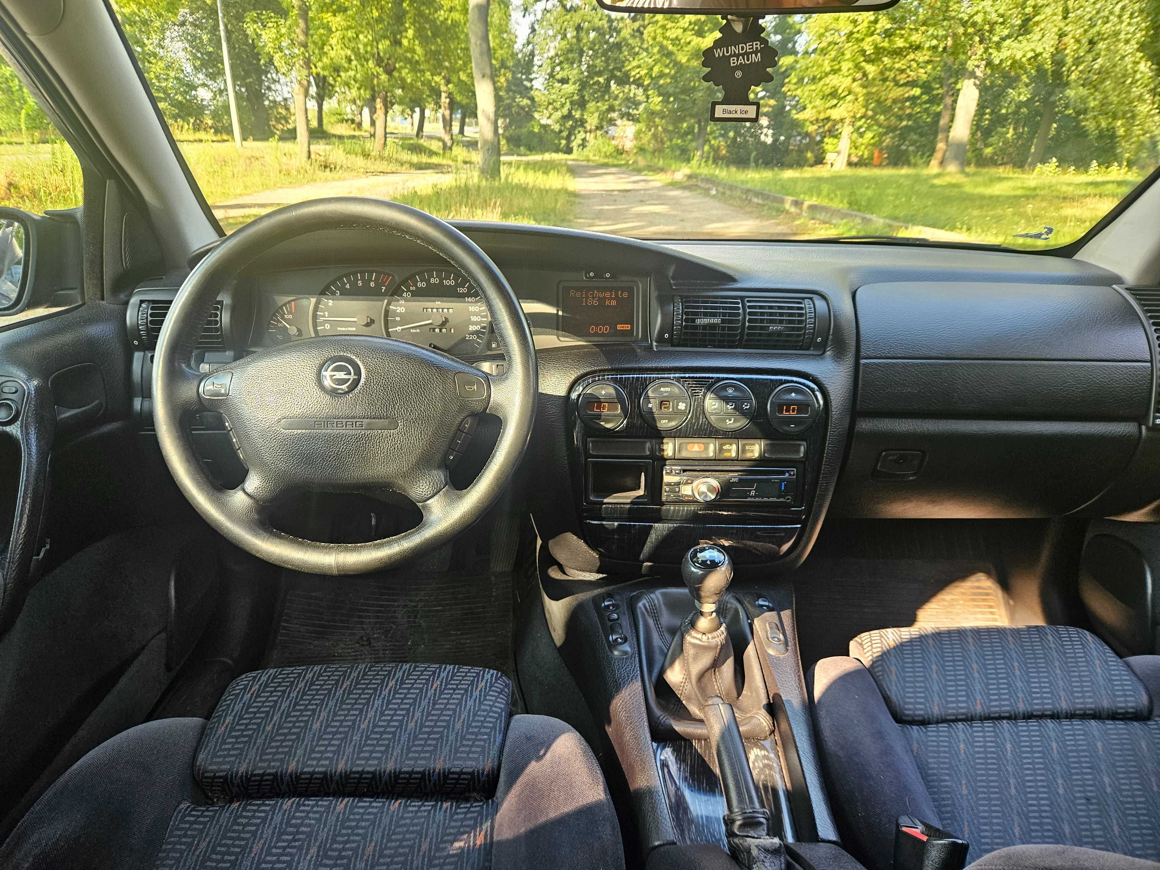 Opel Omega 2.0 16V Sport