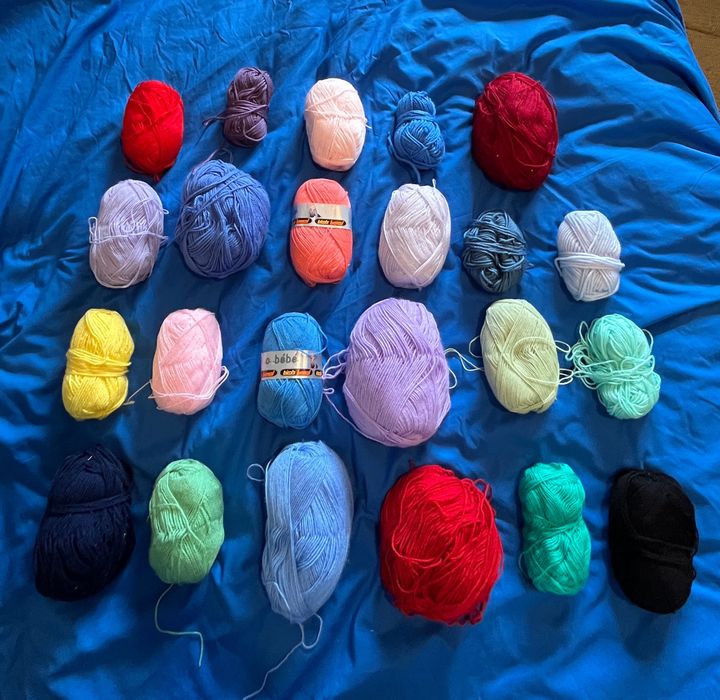 Lote de novelos de lã