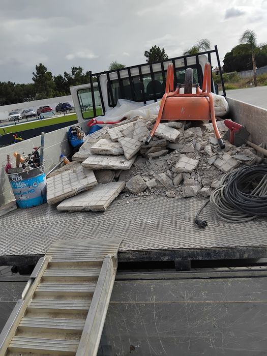 Sou pedreiro aplicador de capoto barador estou desponivel