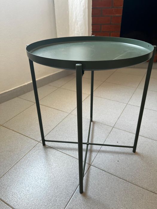 Mesinha de cabeceira verde 8 €