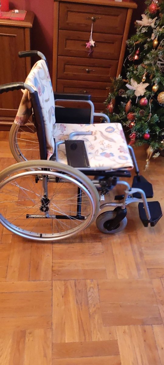 Wózek inwalidzki Invacare do 120kg składany,koła na szybko złączki.