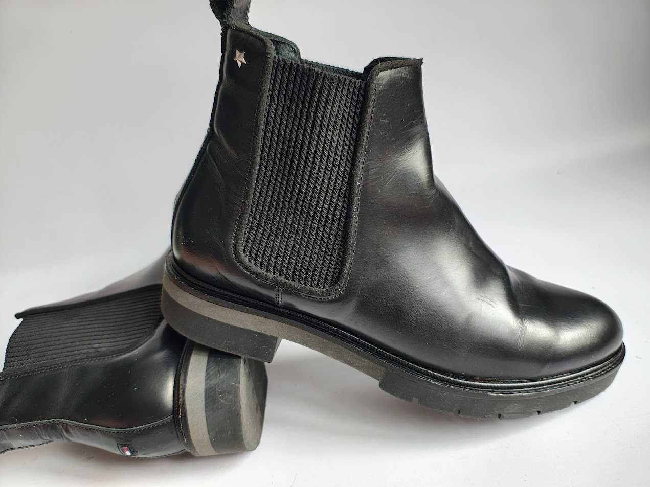 - Tommy Hilfiger - Markowe botki, sztyblety r. 39,5 / 40