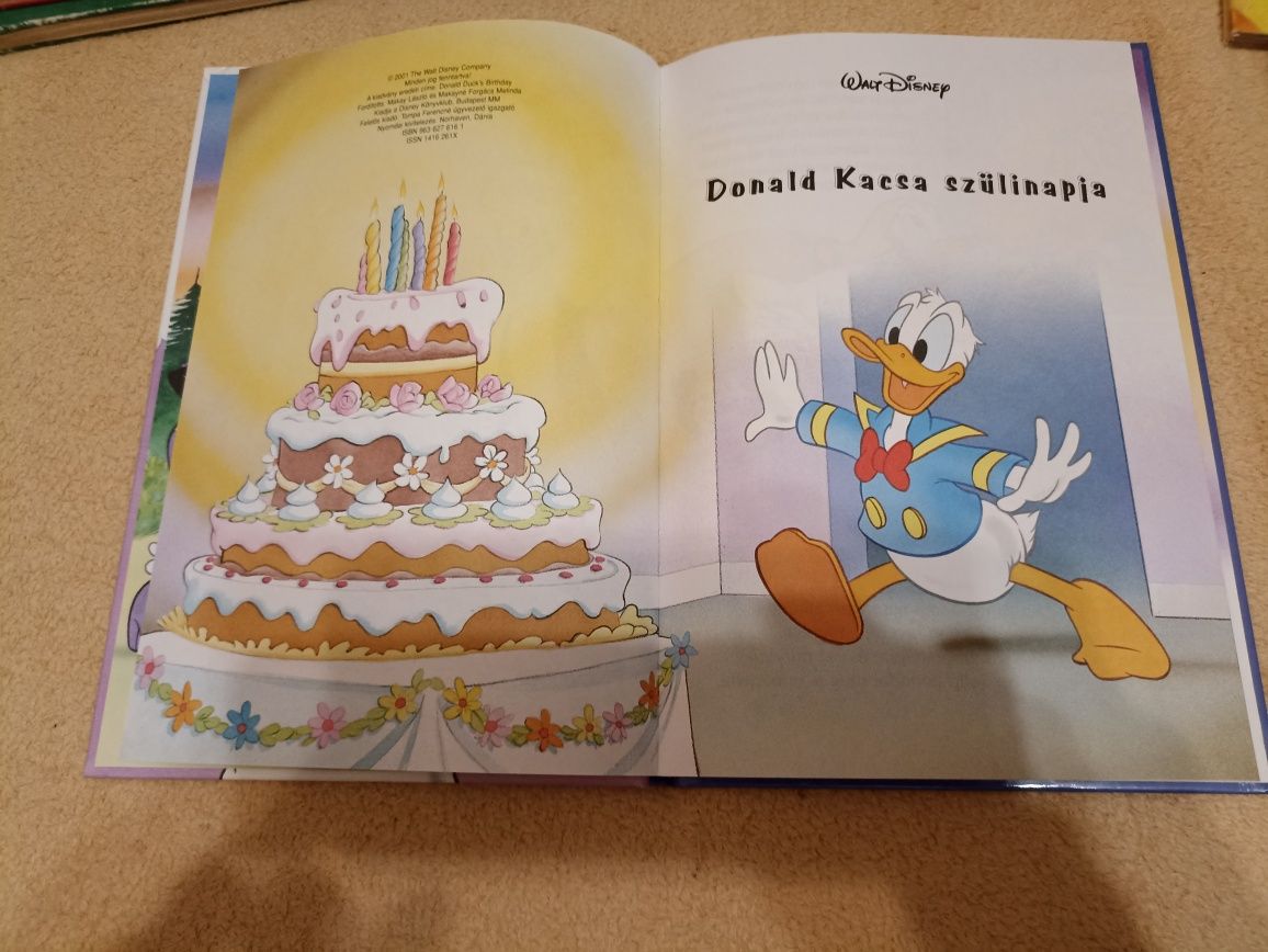 Книжка Walt Disney: День народження Дональда, на угорській мові