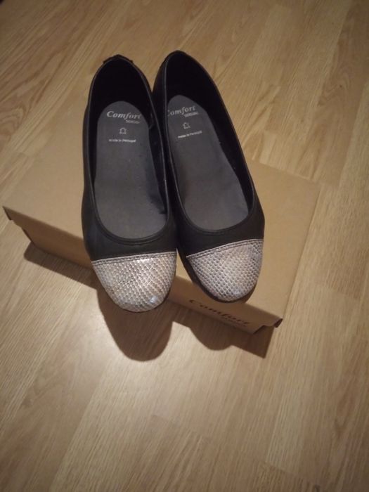 Sapato preto e prata da confort