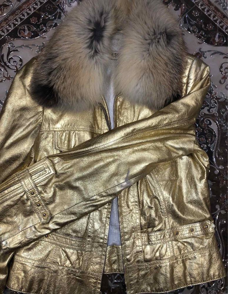 Яркая золотая куртка с мехом Denver