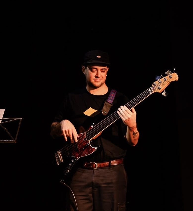 Aulas de Baixo e Guitarra (iniciação)