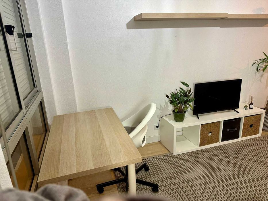 Quarto para arrendar em Paço DArcos, com área de 20m2, mobilado