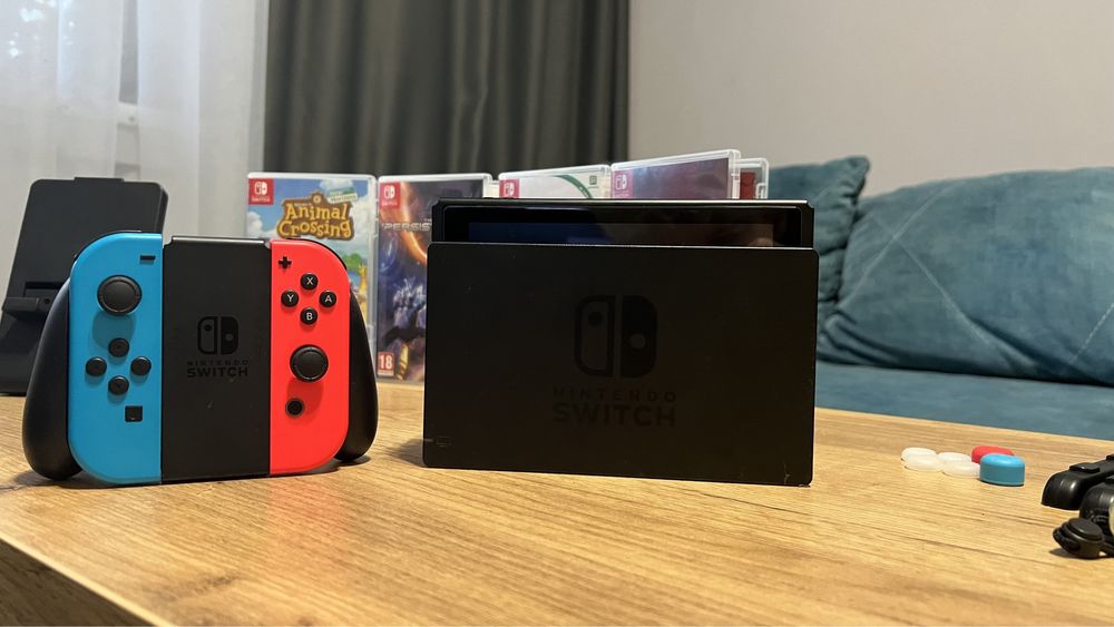 Nintendo Switch v 2, з іграми та аксесуарами