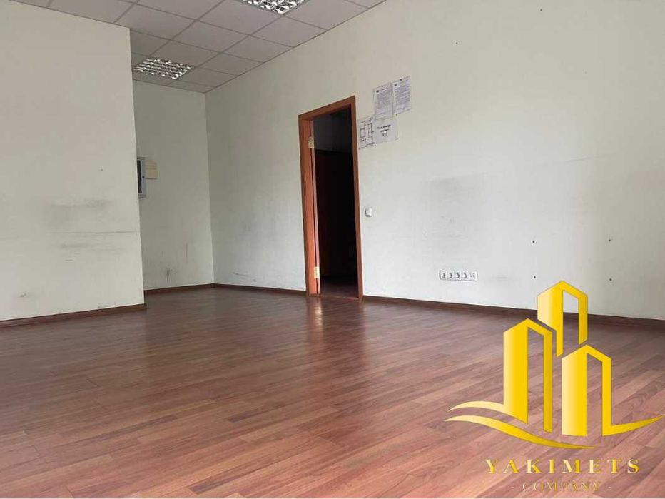 Продаж офісного приміщення 112 кв.м. на 1 поверсі на вул. Космічна 3