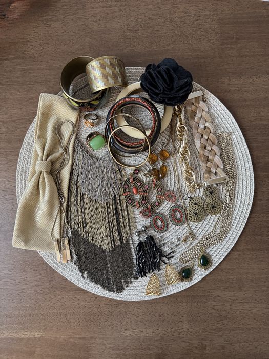 Zestaw biżuterii złoto bursztyn róż 30 szt artvibes słoik biżuterii