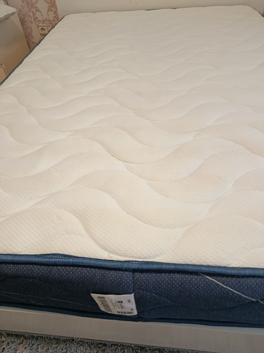 Colchão como novo,, oferta cama e estrado.