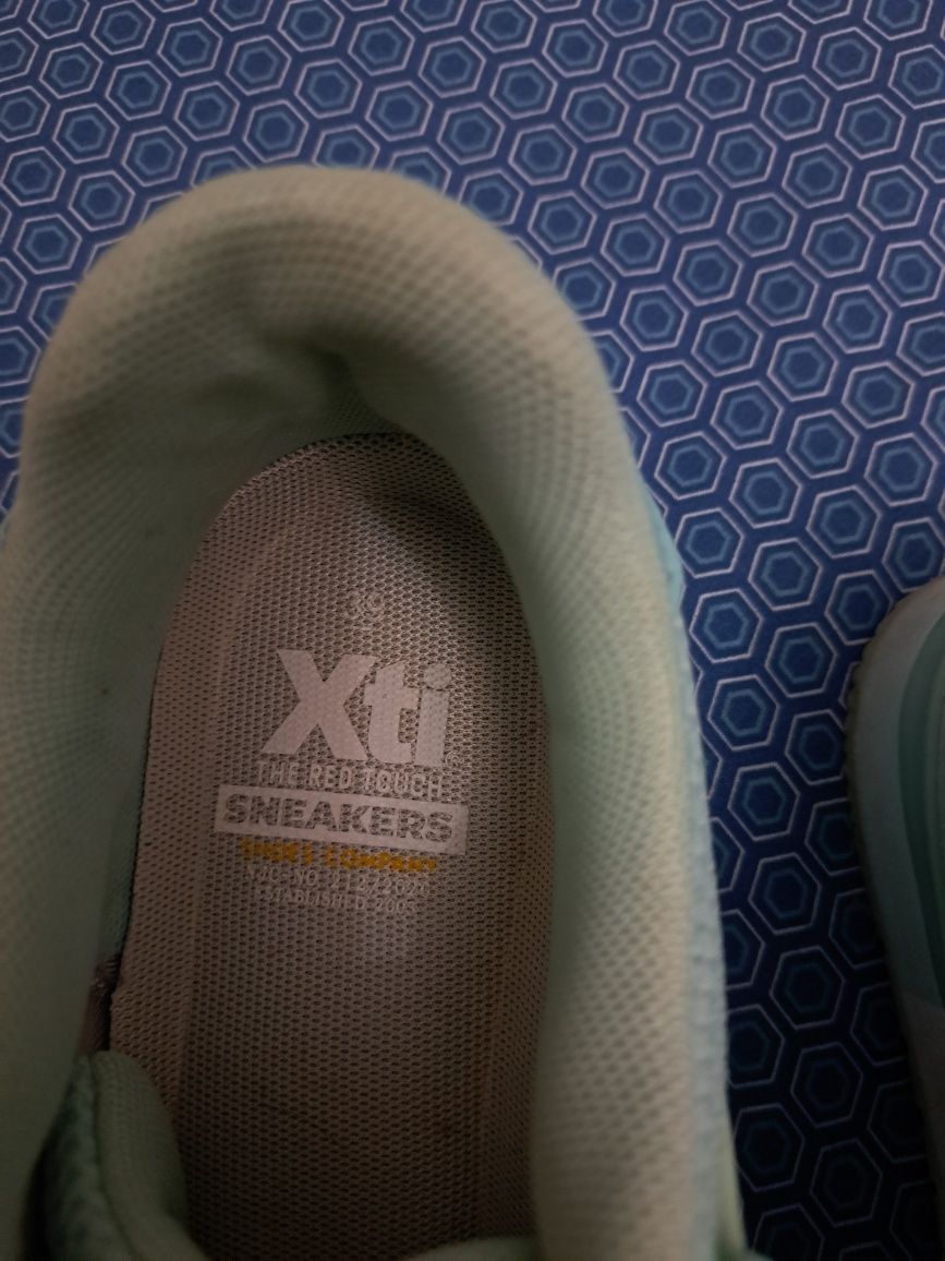 Vendo sneakers marca Xti