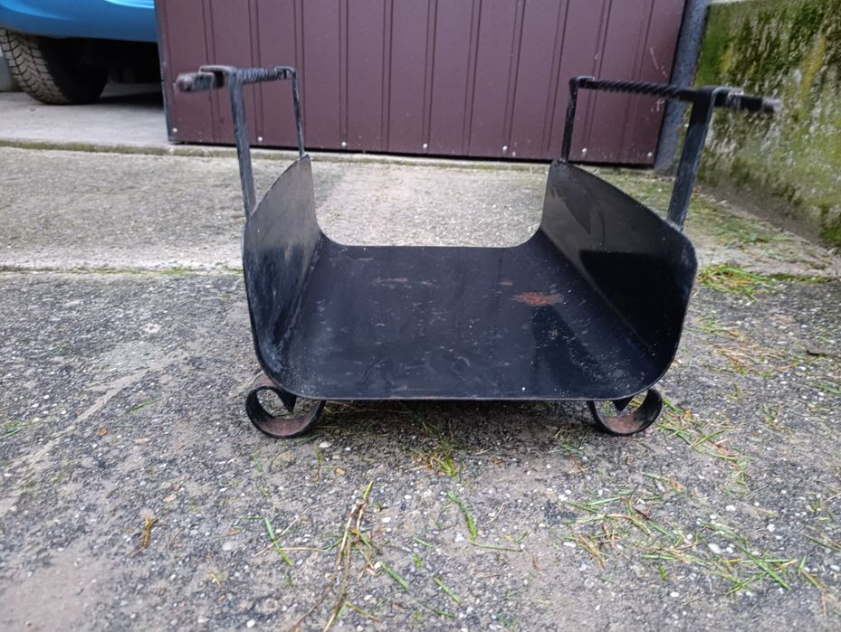 Stojak na drewno do kominka