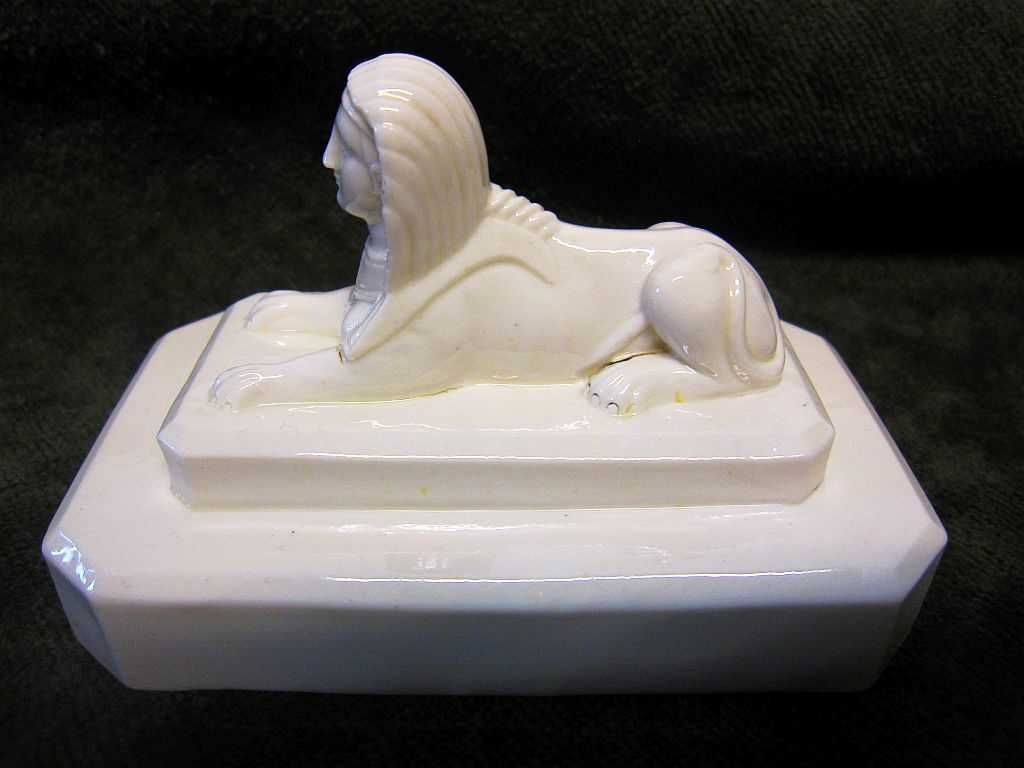 antiga escultura de ESFINGE em porcelana francesa Sec. XIX