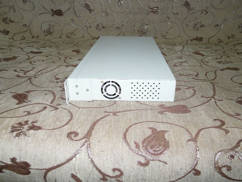 Свич коммутатор Switch 24 порта SureCom EP-824DX-AS