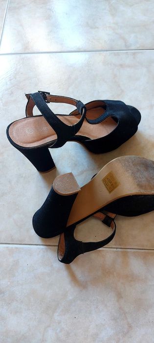 Sandálias salto preto