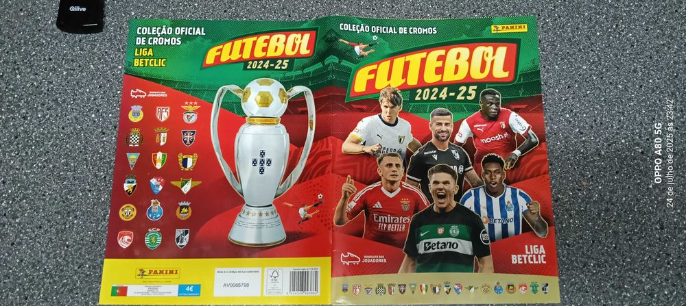 Caderneta Panini completa (cromos para colar)