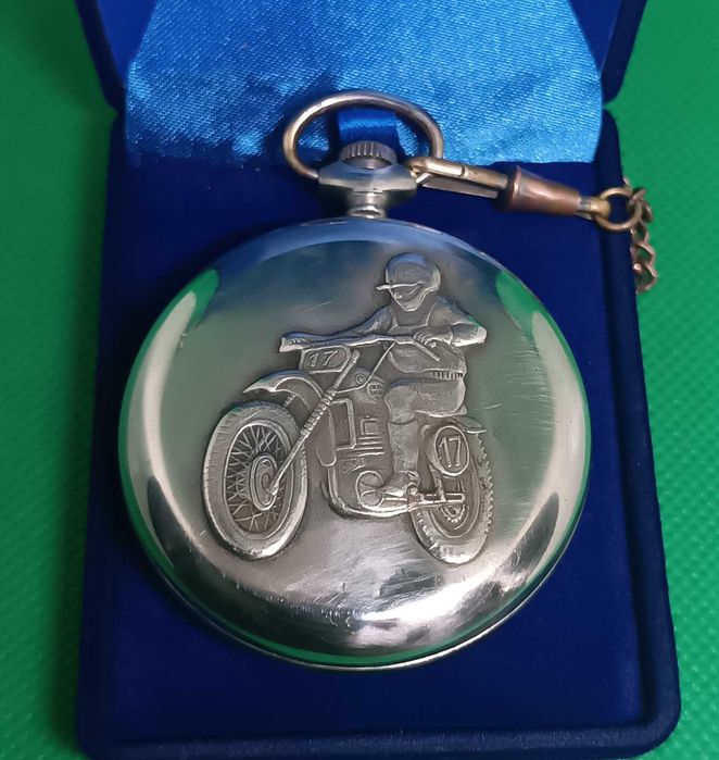 Часы  карманные Молния (Мотокросс) в футляре с родной цепочкой.