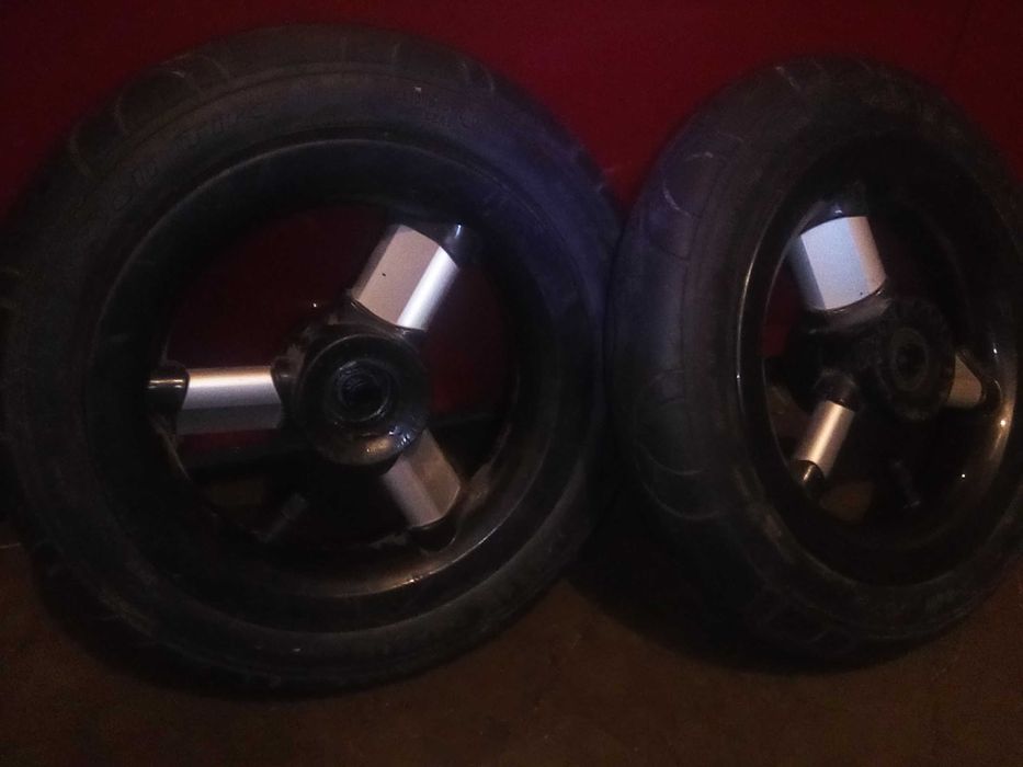 Колеса пневматичні на підшипниках пара