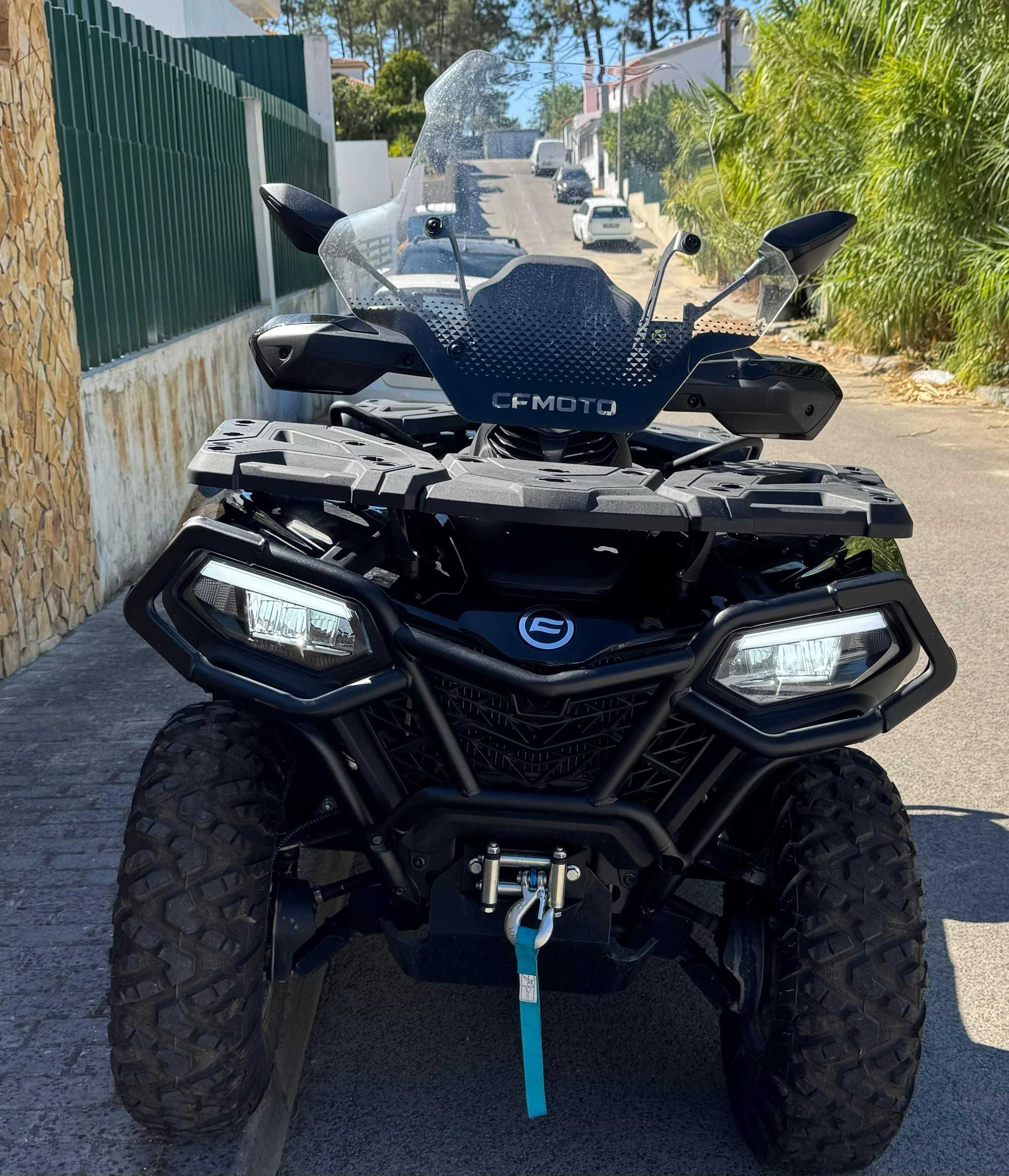 Moto 4 CFMoto CForce 520L EPS 2024 com acessórios