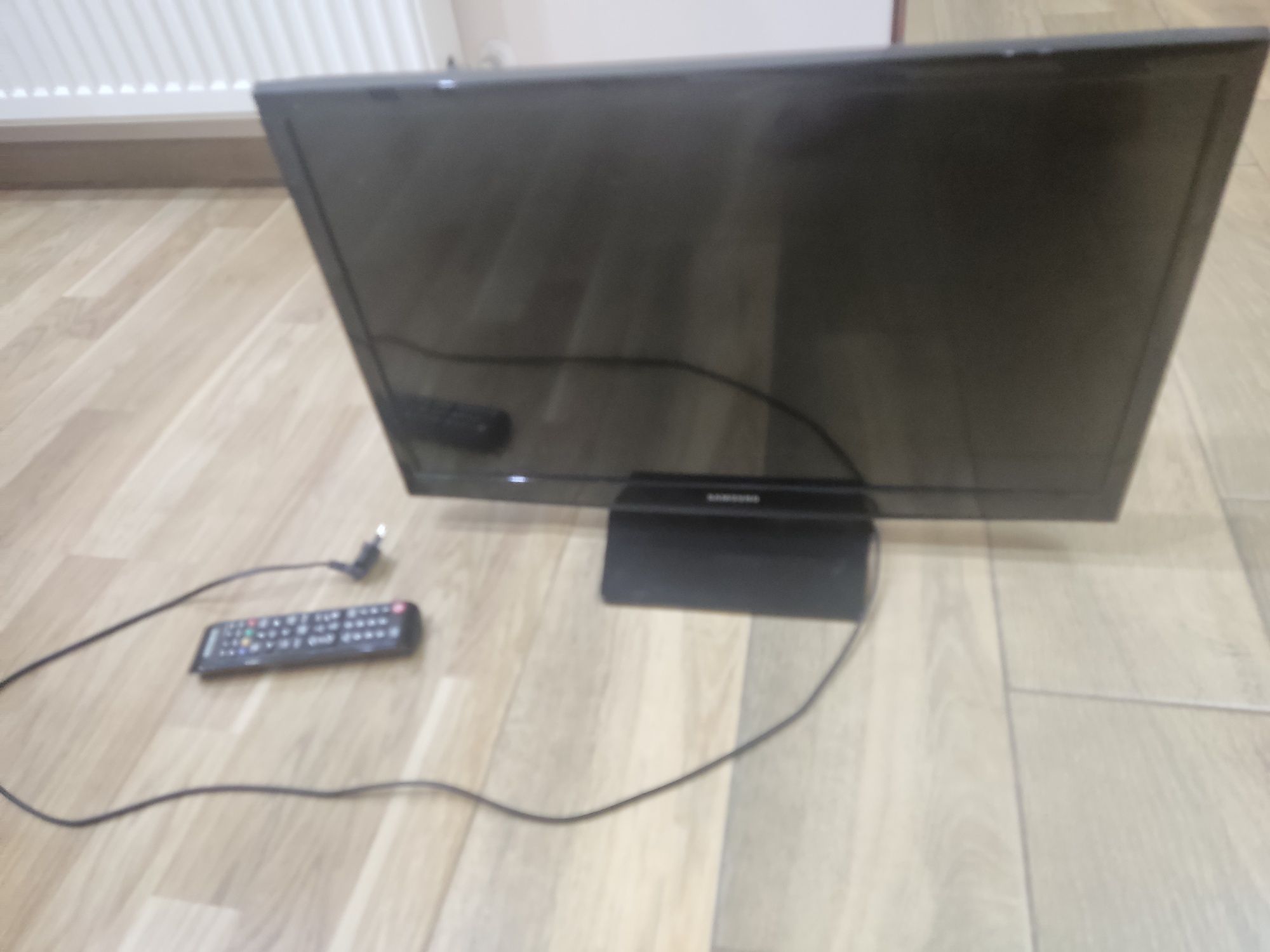 Telewizor TV Samsung 24 cale UE24H4003AW