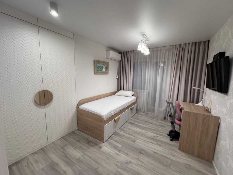 Аренда 3к.кв. Новострой 2000х, м. Центр рынок, Ул. Дмитриевская д.5.