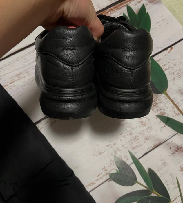 Кросівки шкіряні, розмір 35