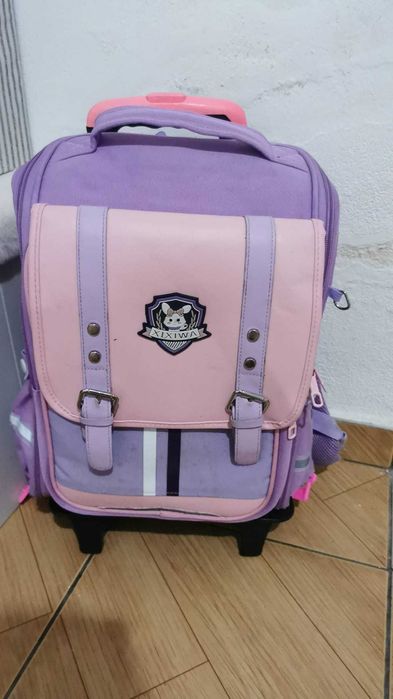 Mochila escolar, xixiwa, de coelhinha, seminova, para meninas.