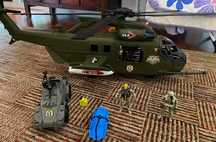 Brinquedo helicóptero de guerra