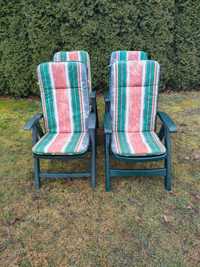Jasno-zielone krzesła ogrodowe z materacykami