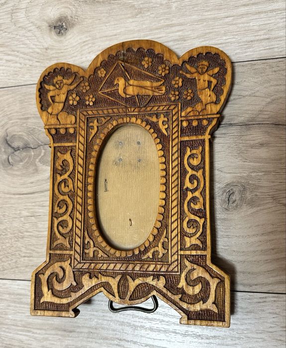 Антикварна різьблена дерев’яна рамка (1930-ті, Карпати)
