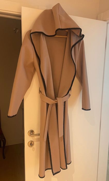 Casaco comprido com capuz