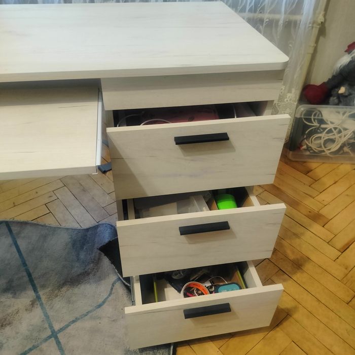 Терміново продаємо стіл письмовий колір дуб/Крафт білий