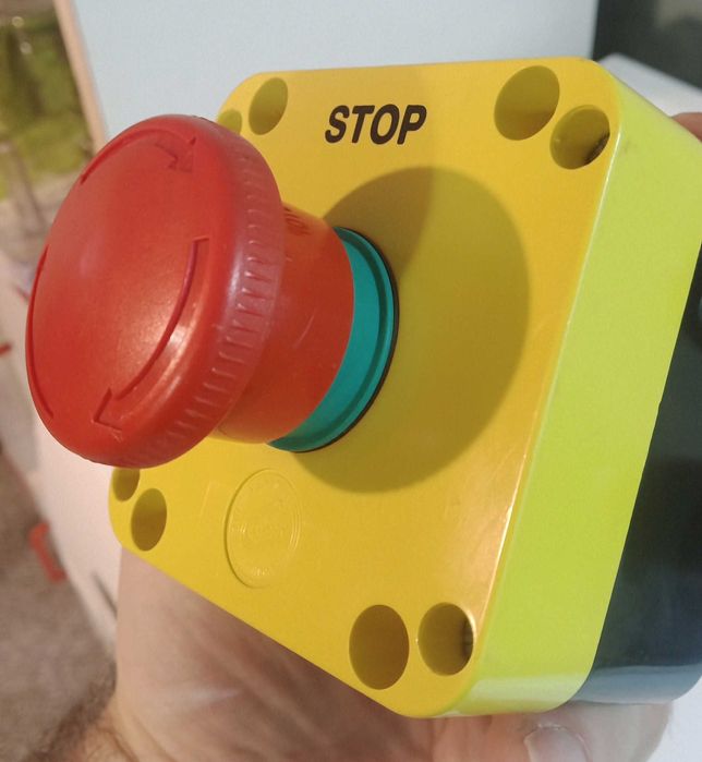 Wyp. garażowa! Wyłącznik awaryjny w obudowie Fi40 1NC PQ01R4N nowy