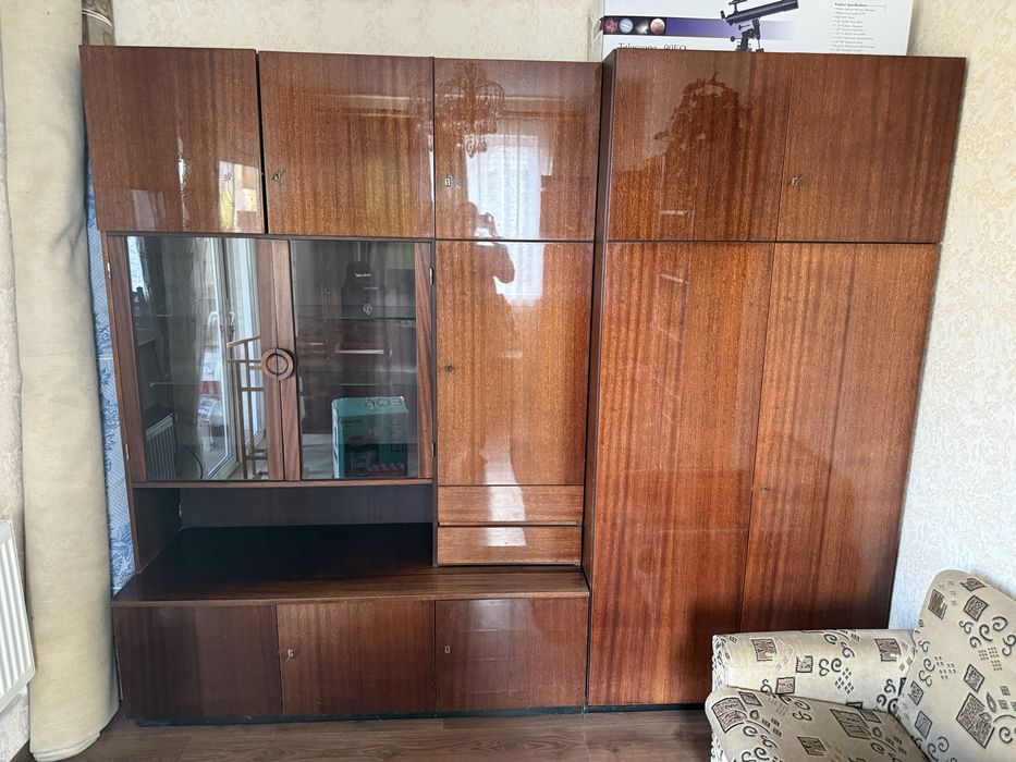 Сервант, шафа, стінка віддам БЕЗКОШТОВНО
