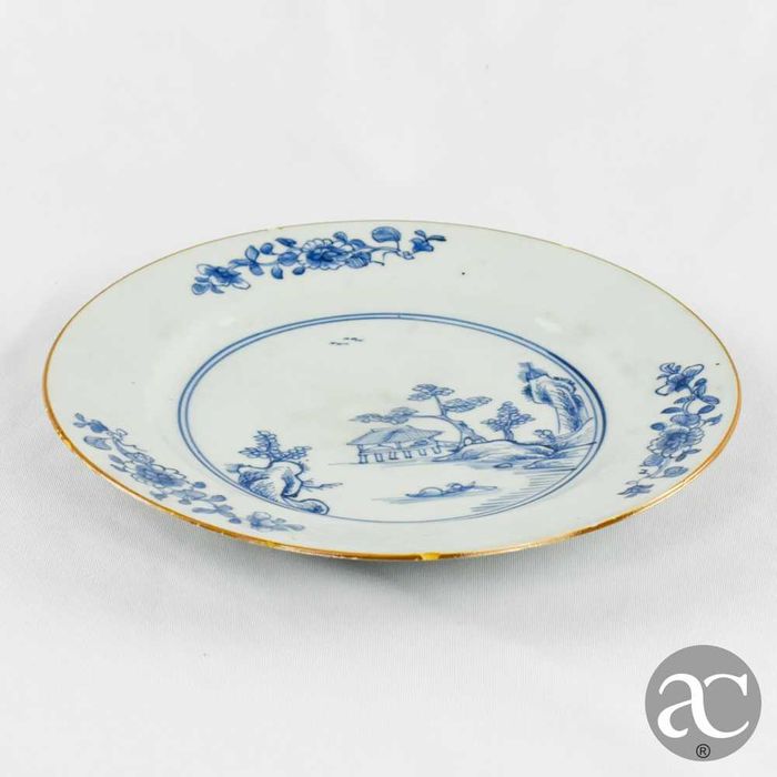 Prato porcelana China período Qianlong, séc. XVIII, flores e paisagem